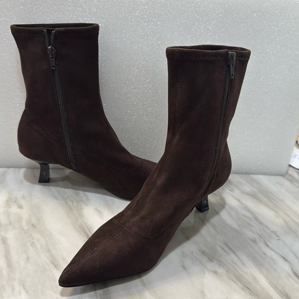 Beautiful Brown Women's Boots suede look size 8
